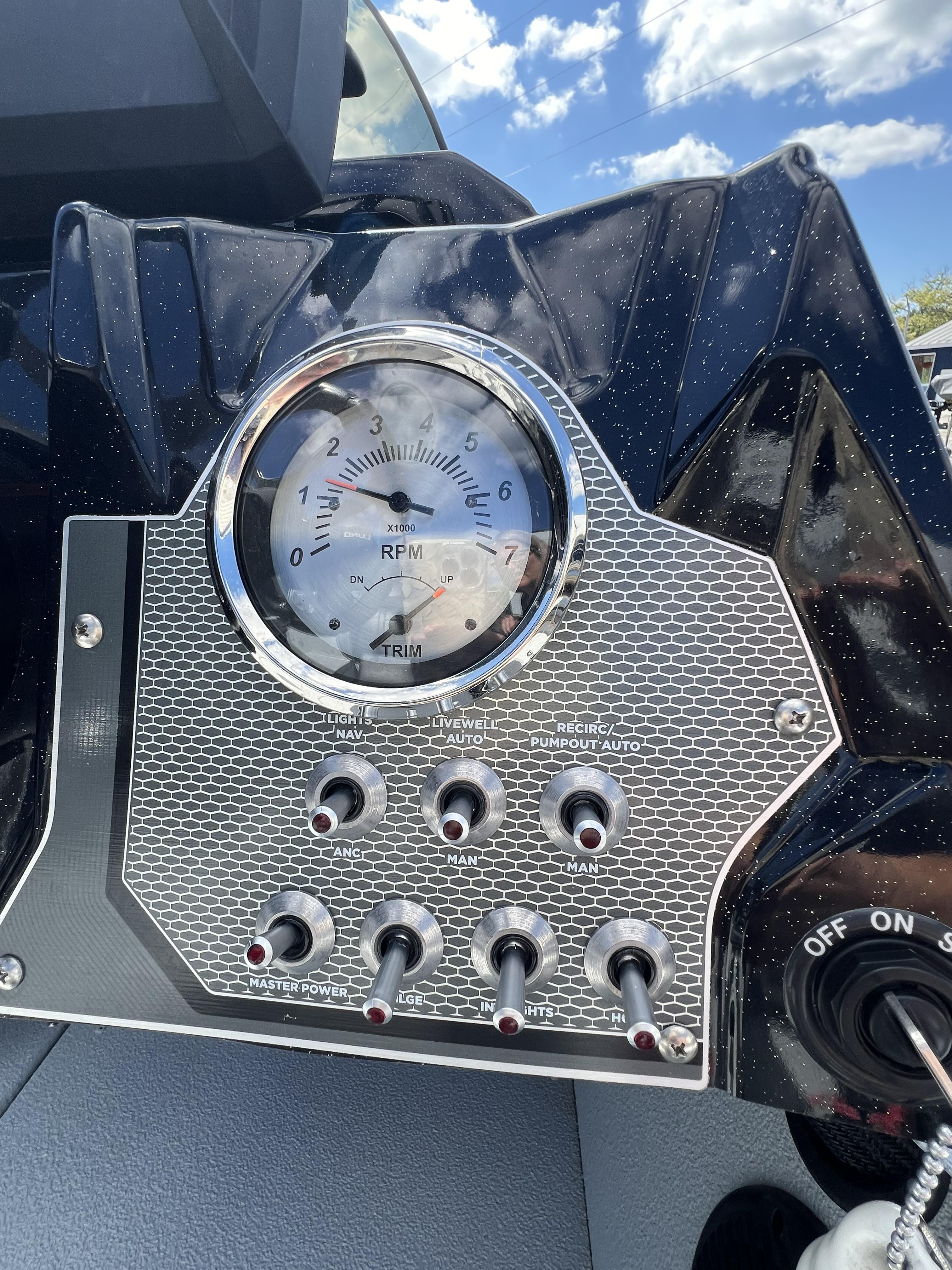 2023 Lund 1875 Renegade SS - Photo 6